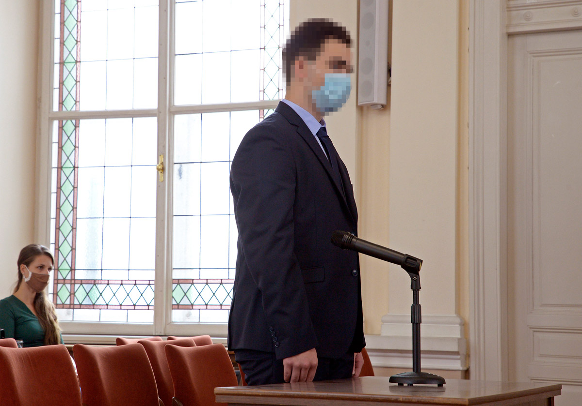 Csak részben ismerte be bűnösségét a tanárát megkéselő fiú