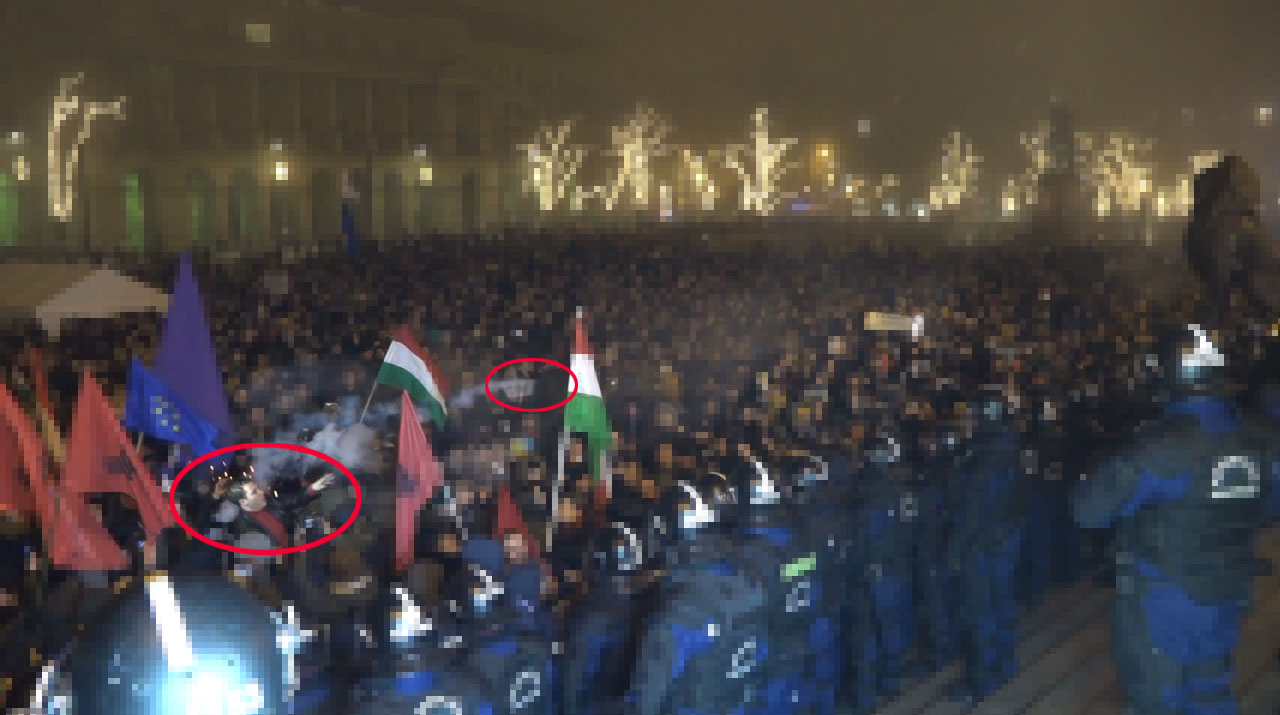 Hivatalos személy elleni erőszak miatt vádat emeltek Fegyőrék ellen