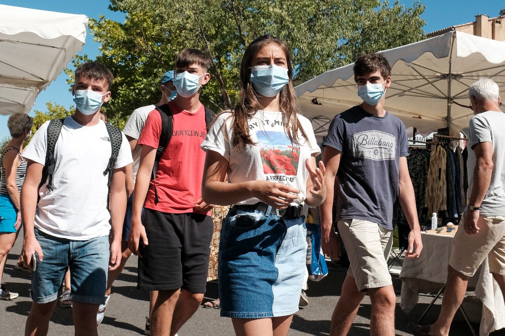 Átlépte a fertőzöttek száma a 27 milliót