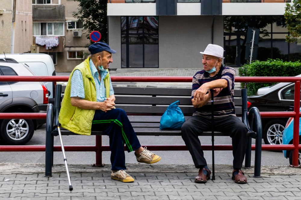 Romániában meghaladta a tízezret a napi esetszám, korlátozzák a kijárást