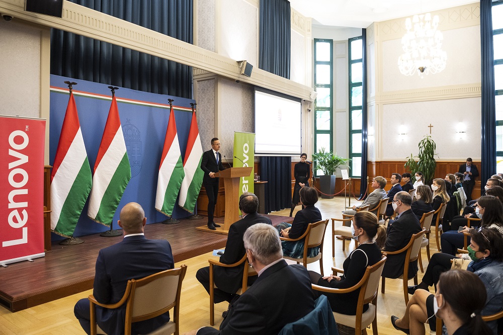 Magyarországon építi fel első európai gyárát a Lenovo