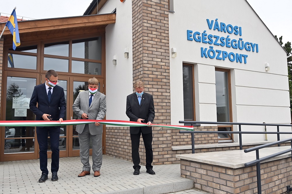 Húsz százalékkal emelik az ápolók, szakdolgozók fizetését