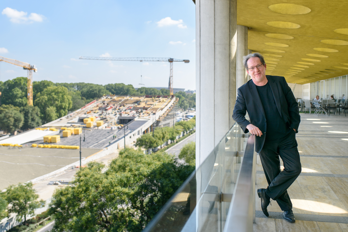 Föld alól az ég felé