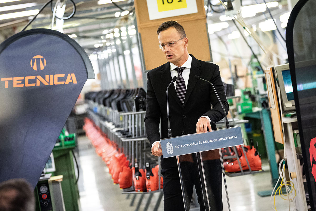 Szijjártó Péter: a magyar gazdaság leállását kell megakadályozni