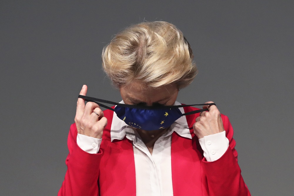 A bizottság elnökének „teljes a bizalma” Vera Jourovában