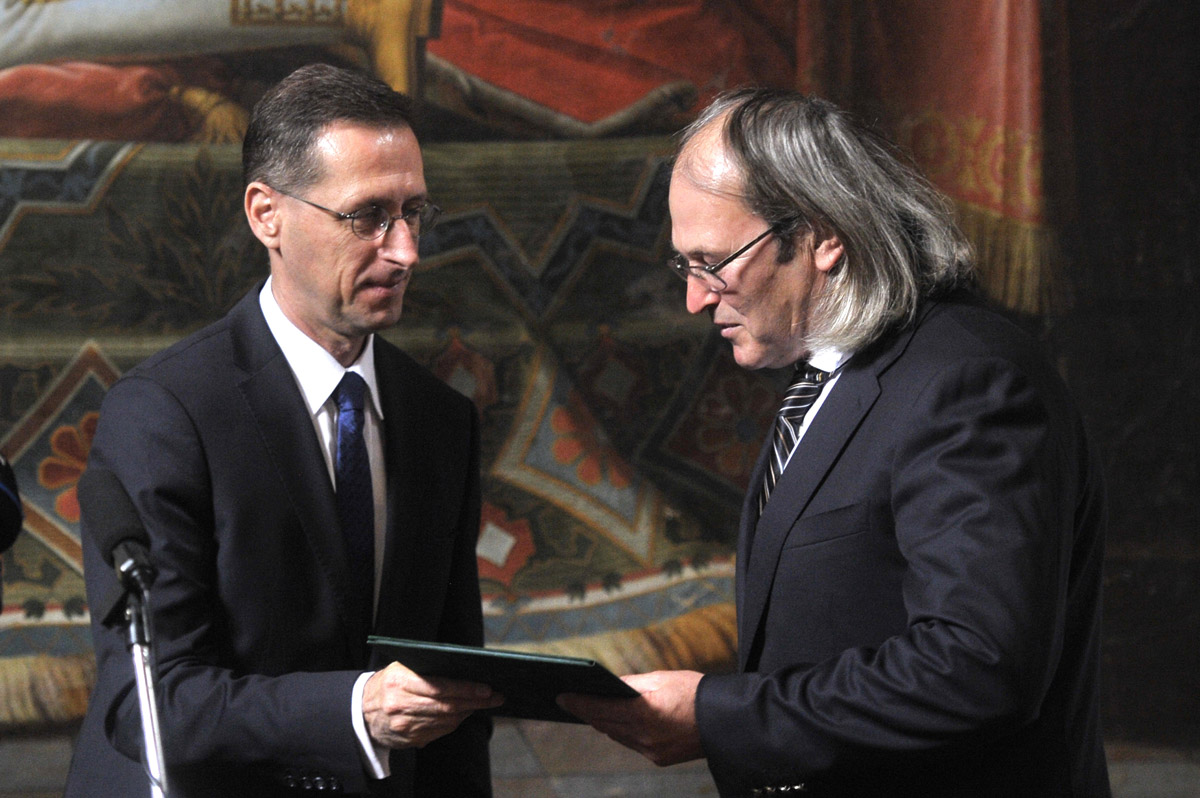 Elismerik a „nemzetet magához térítő” küldetéseket