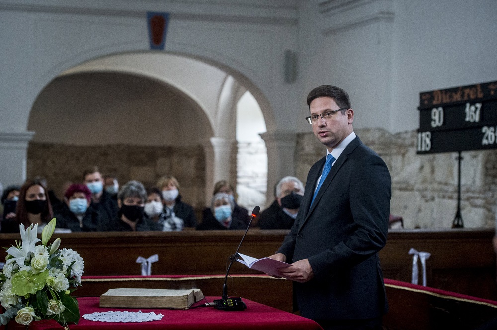 Gulyás Gergely: a kormány támogatja az egyházak szerepvállalását