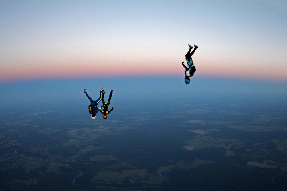 Hiánypótló publicisztika az égbezuhanás-járványról