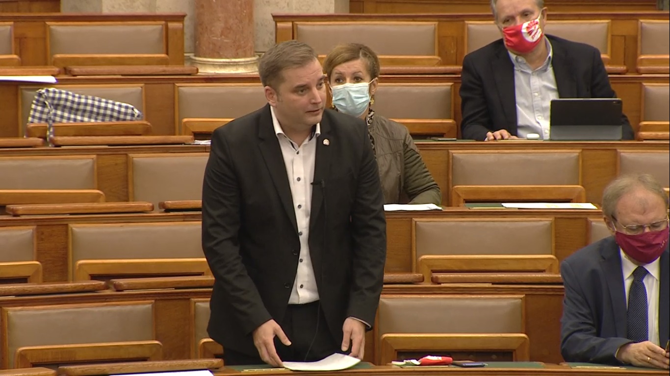 Harangozó: „Az ifjúság álmainak megölésével nem viccelünk!”