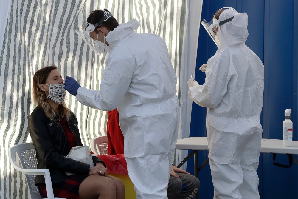 Fokozatos ellenőrzés alá kerülhet a koronvírus-járvány 2021-ben