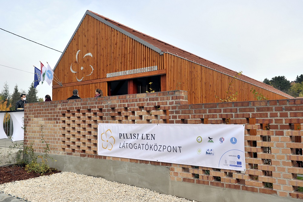 Megújult a Pilisi Len Látogatóközpont