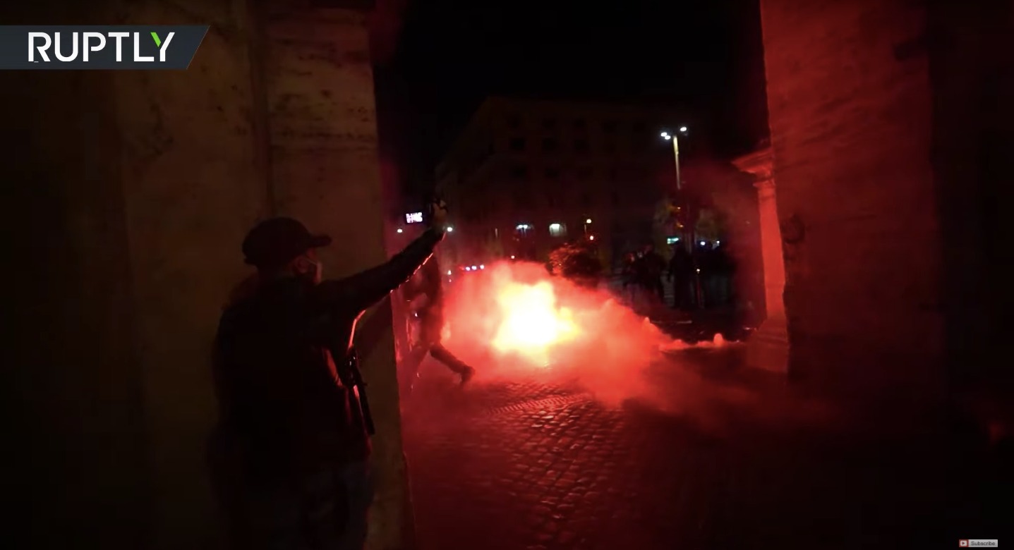 Csatatérré változott Róma belvárosának legnagyobb tere