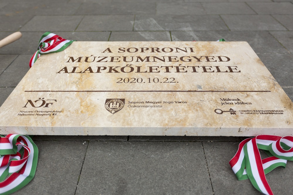 Lerakták a soproni múzeumi negyed alapkövét