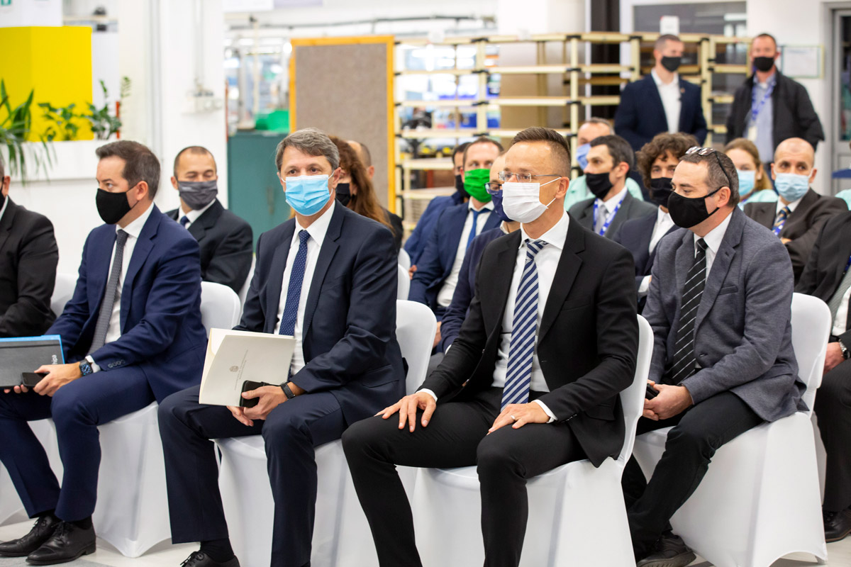 Újabb üzemfejlesztést jelentett be Szijjártó Péter