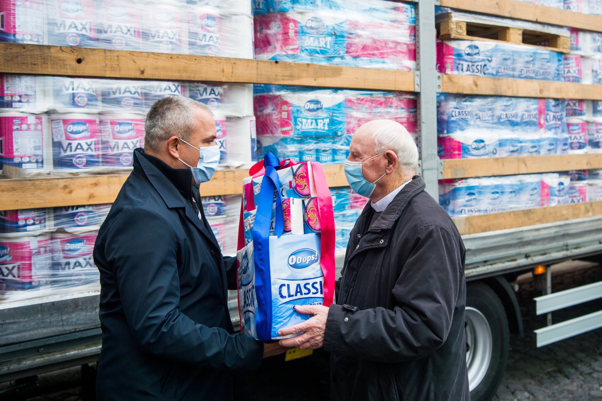 Adományt kapott a Magyar Máltai Szeretetszolgálat a Vajda Papírtól