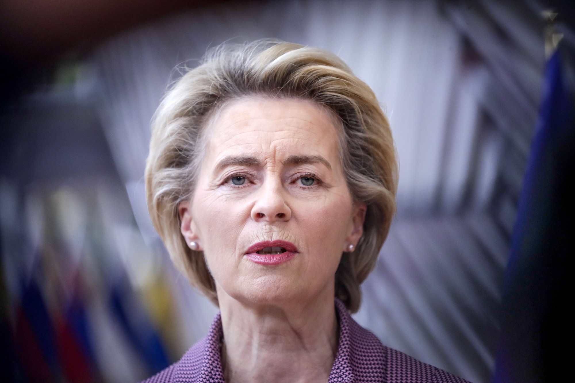 Elhagyta az uniós csúcsot és karanténba vonult az EB-elnök