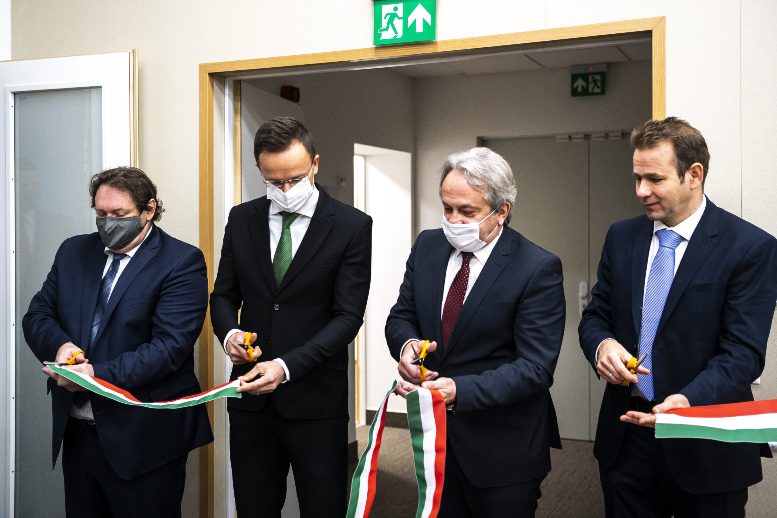 Szijjártó: fél éven belül két új központtal bővült a magyar hírszerzés