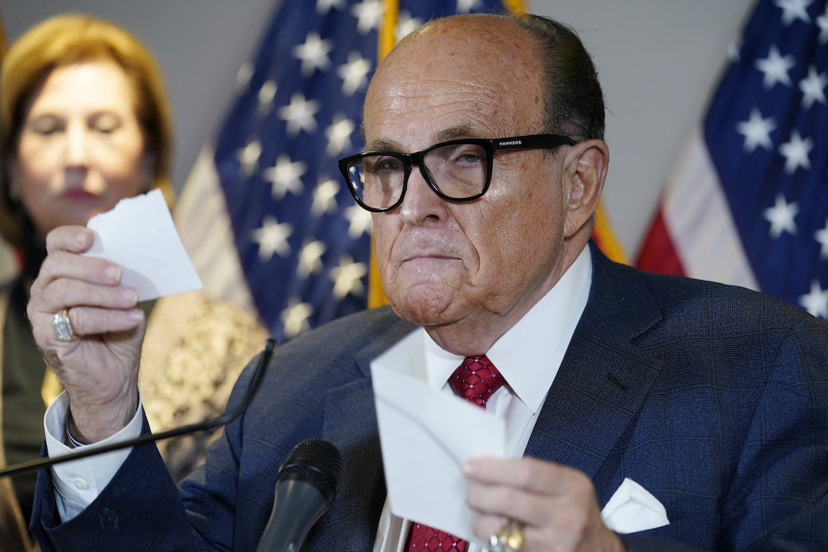 Választási csalások: könyvtárnyi esetről beszéltek Trump jogászai