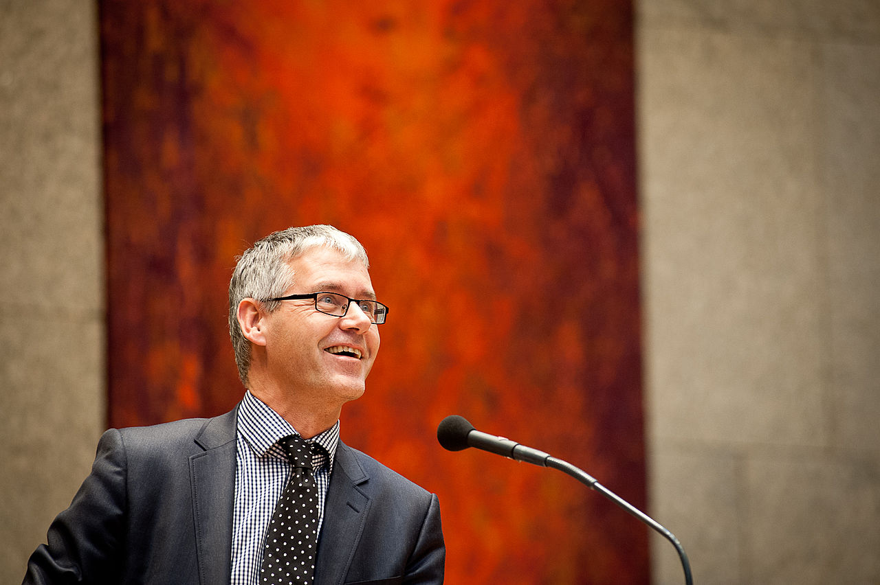 A holland parlament megtiltaná az egyházi iskoláknak az LMBTIQ diákok elutasítását