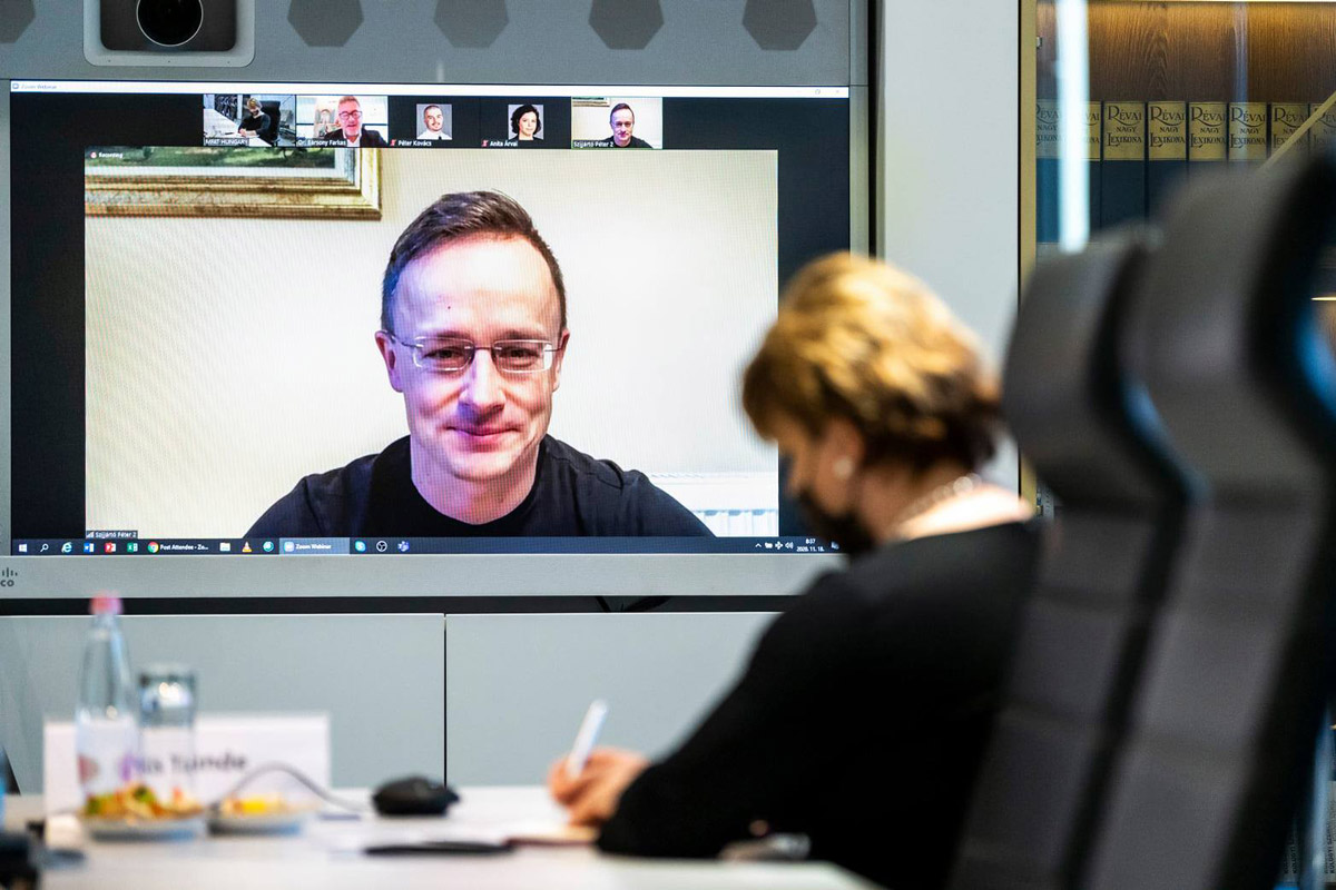 Az amerikai cégek százezer magyarnak adnak munkát