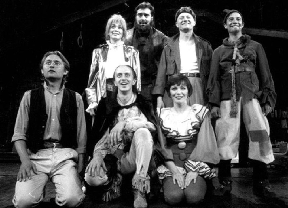 „Mert kell egy hely” – A padlás 999. előadása a Vígszínházban