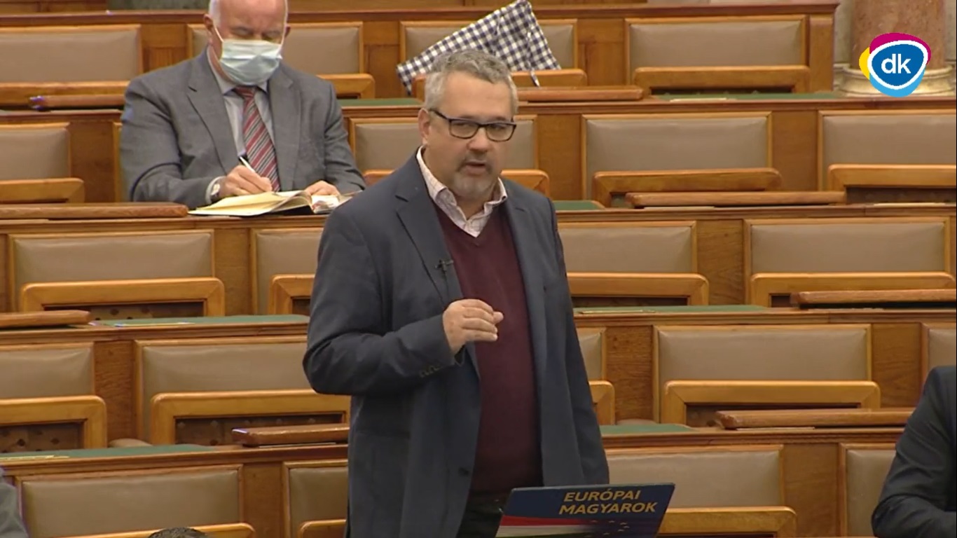 Arató: megszorítások igenis vannak