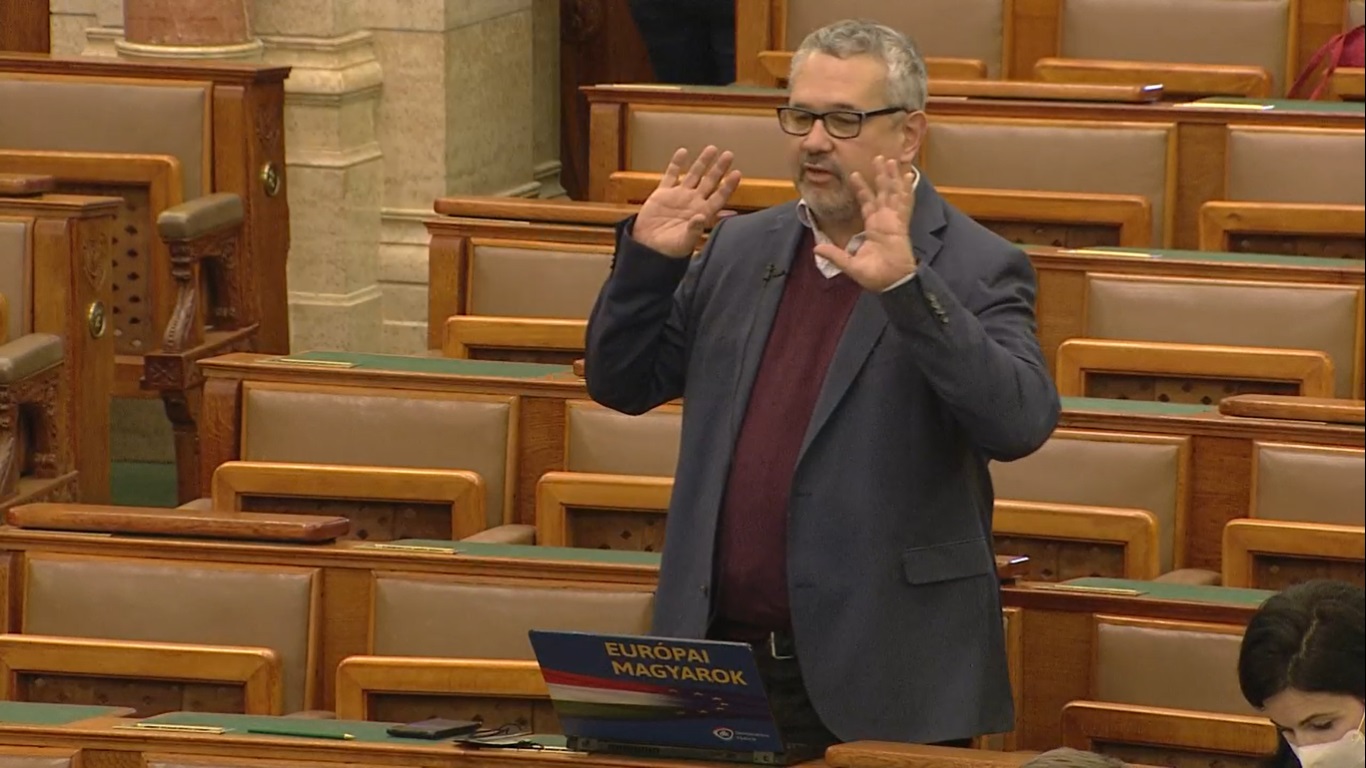 Kunhalmi és Kálmán Olga után Arató is a karácsonyt akarja megmenteni