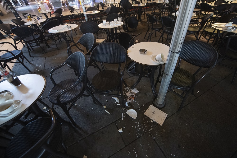 Háromnapos nemzeti gyászt rendelt el az osztrák kormány