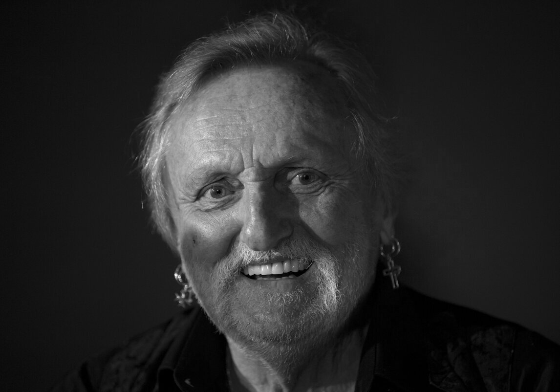 Elhunyt Benkő László