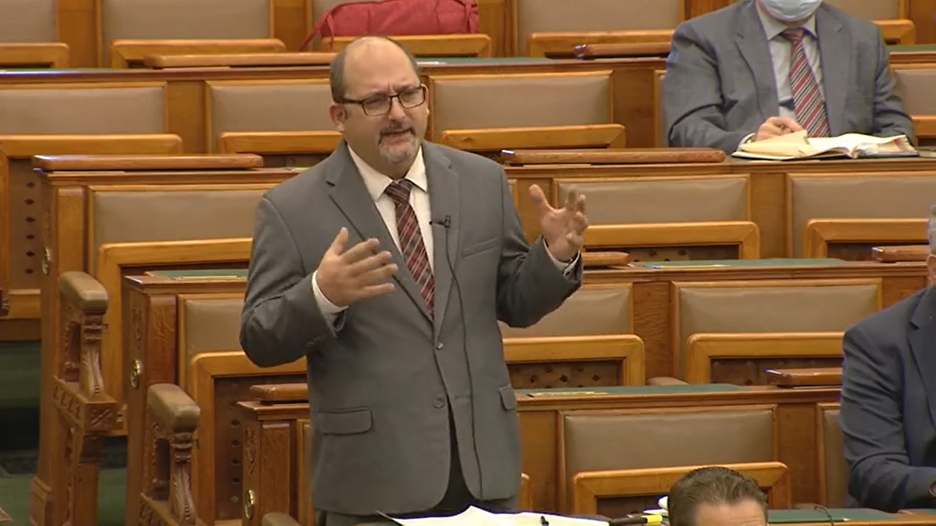 Csárdi Antal: „áldozati szerepben tetszeleg a kormány”