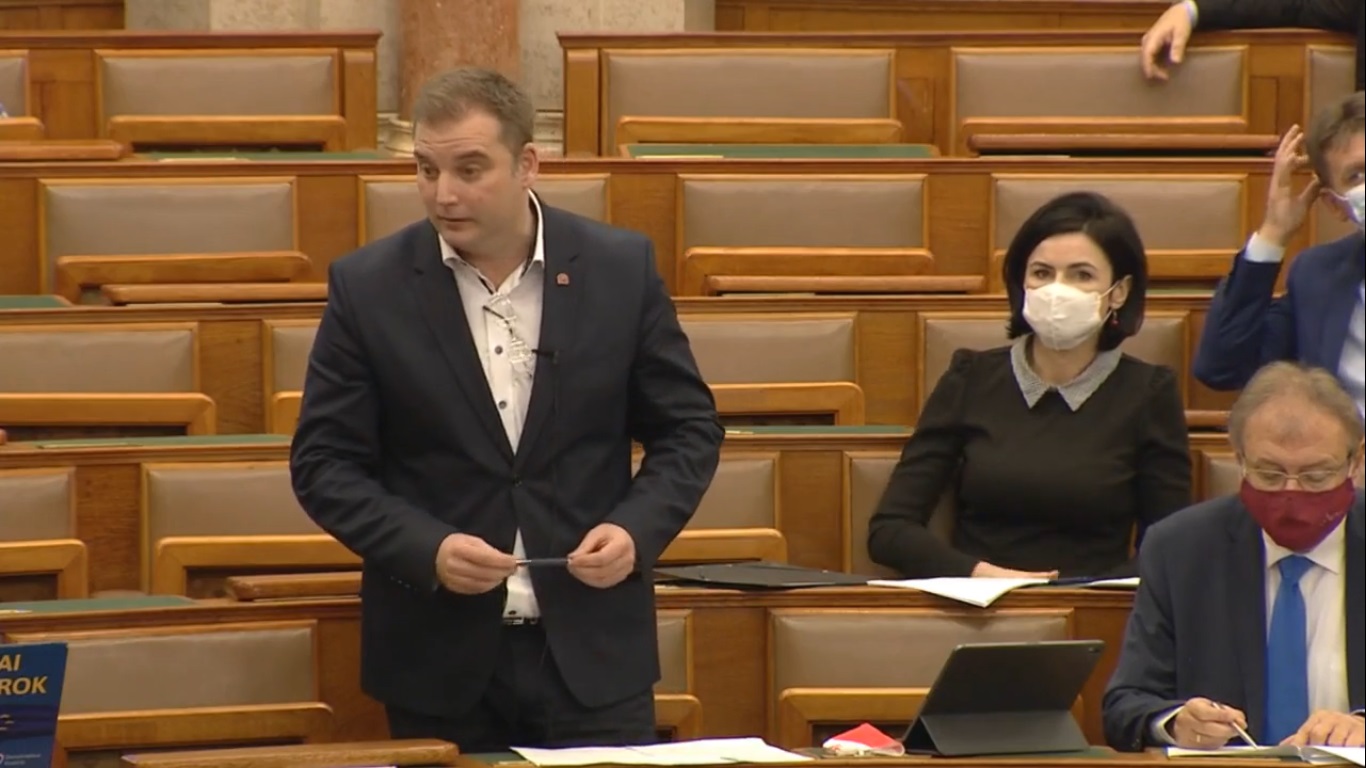 Harangozó: a kormány a „vétócirkusszal” van elfoglalva