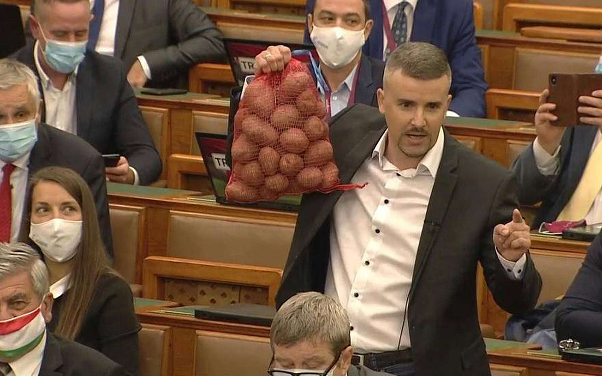 Parlamenti bajkeverők