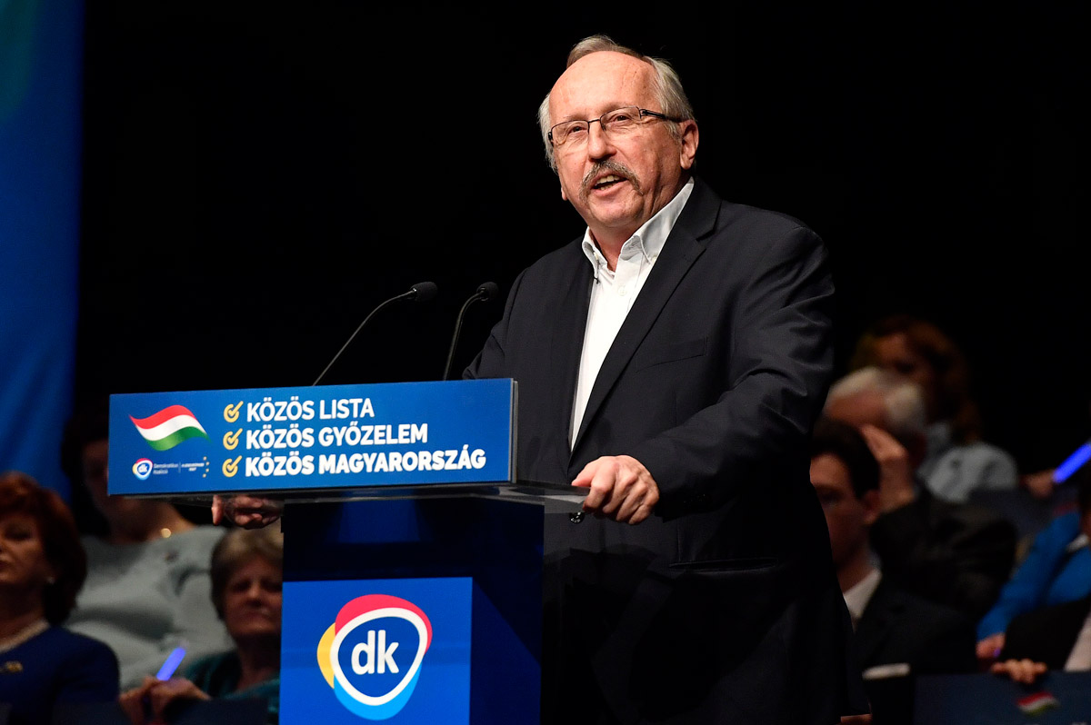 Fidesz: a DK inkább az áramlopási ügyét magyarázza meg!