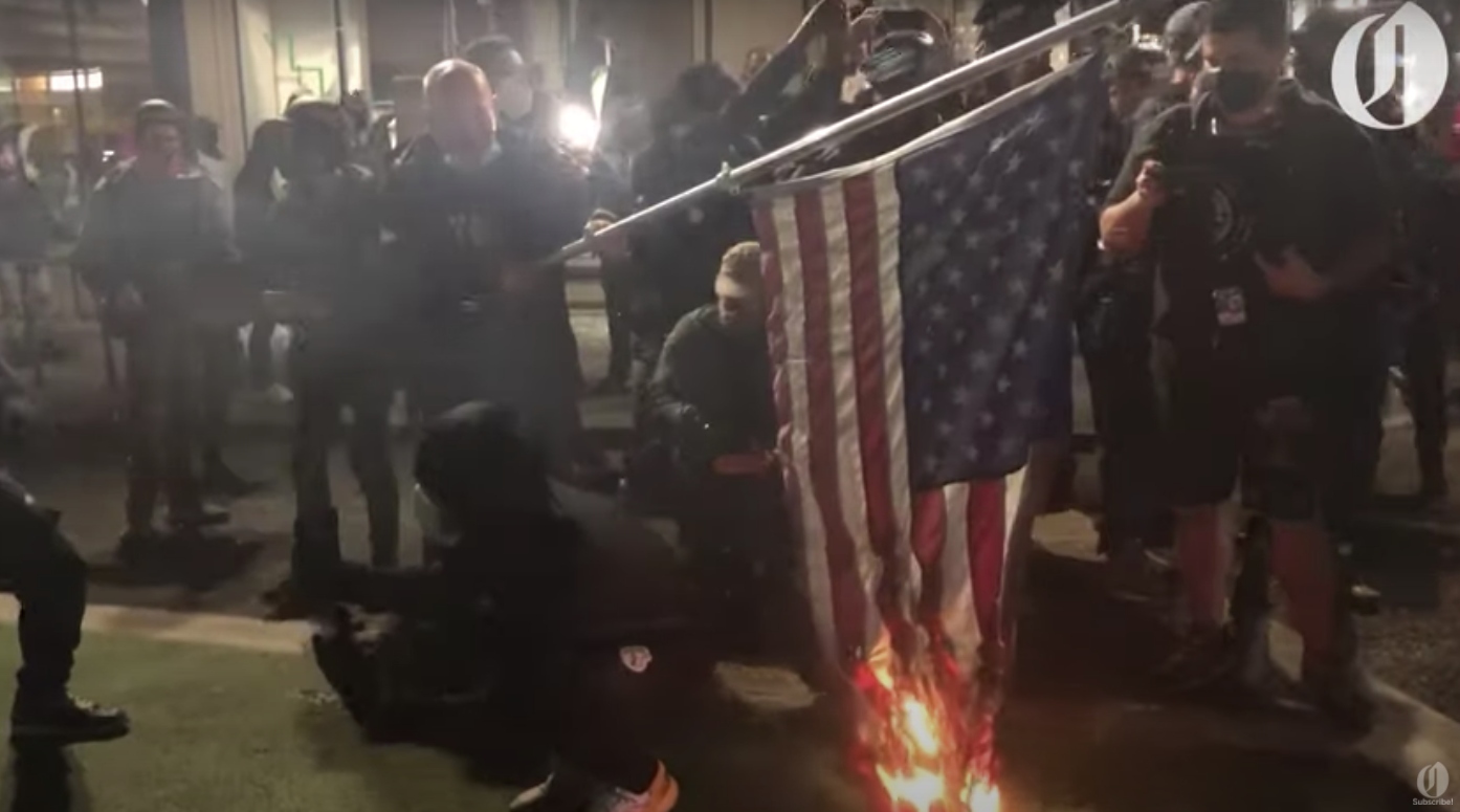 Videó: Több városban tüntettek az elnök hívei és bírálói is