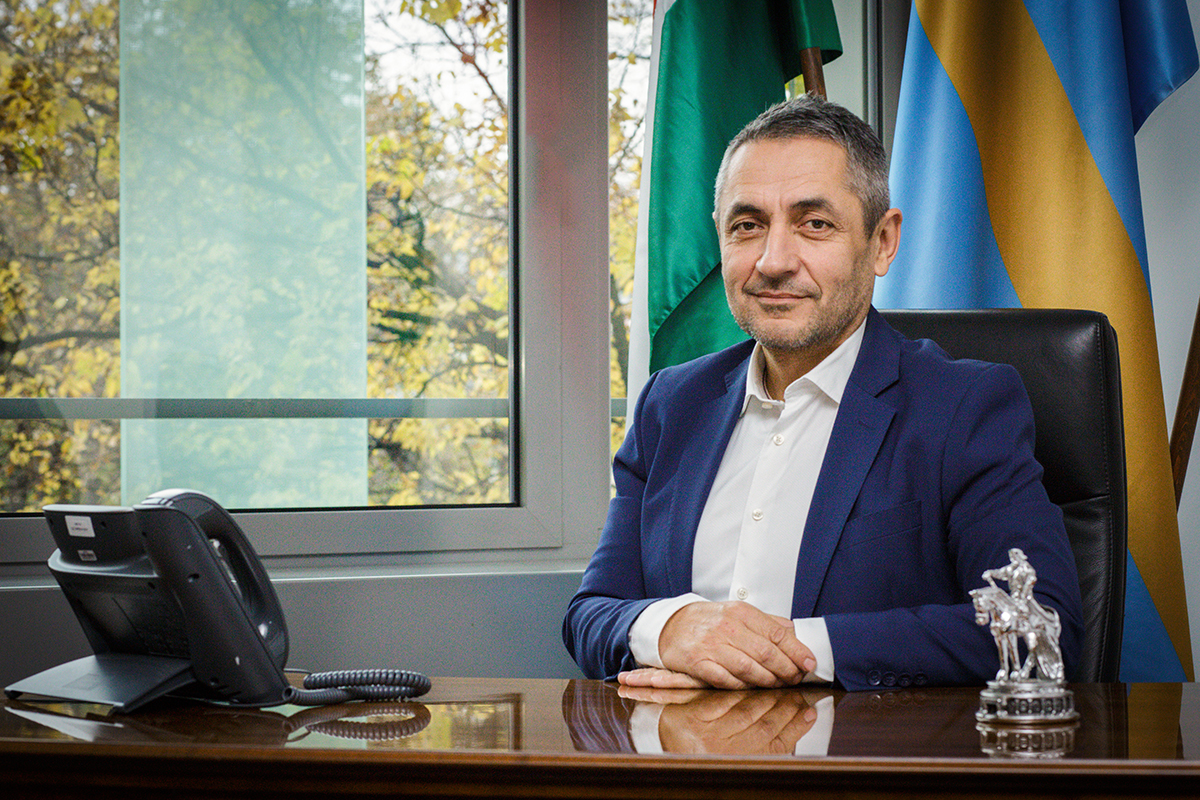 Sikerágazat a nemzetpolitika