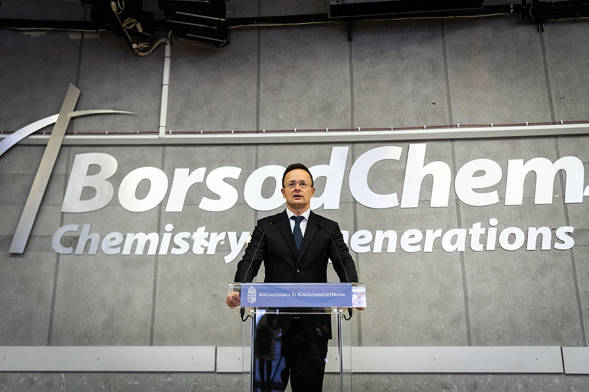 Szijjártó Péter: a magyar-kínai gazdasági kapcsolatok töretlenül fejlődnek