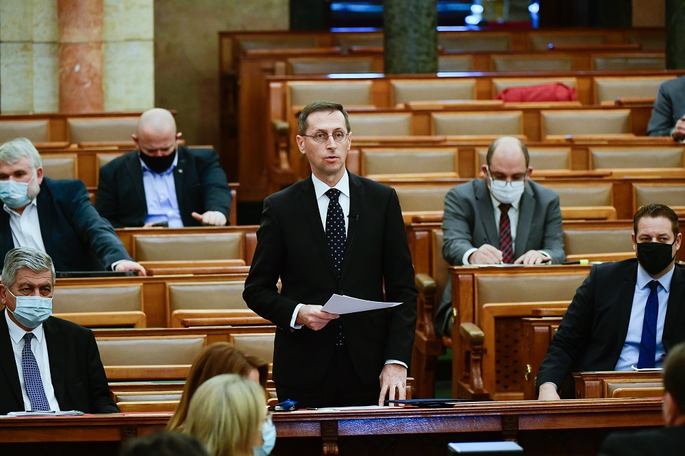 Varga Mihály: minden magyar munkavállaló számíthat a kormány támogatására