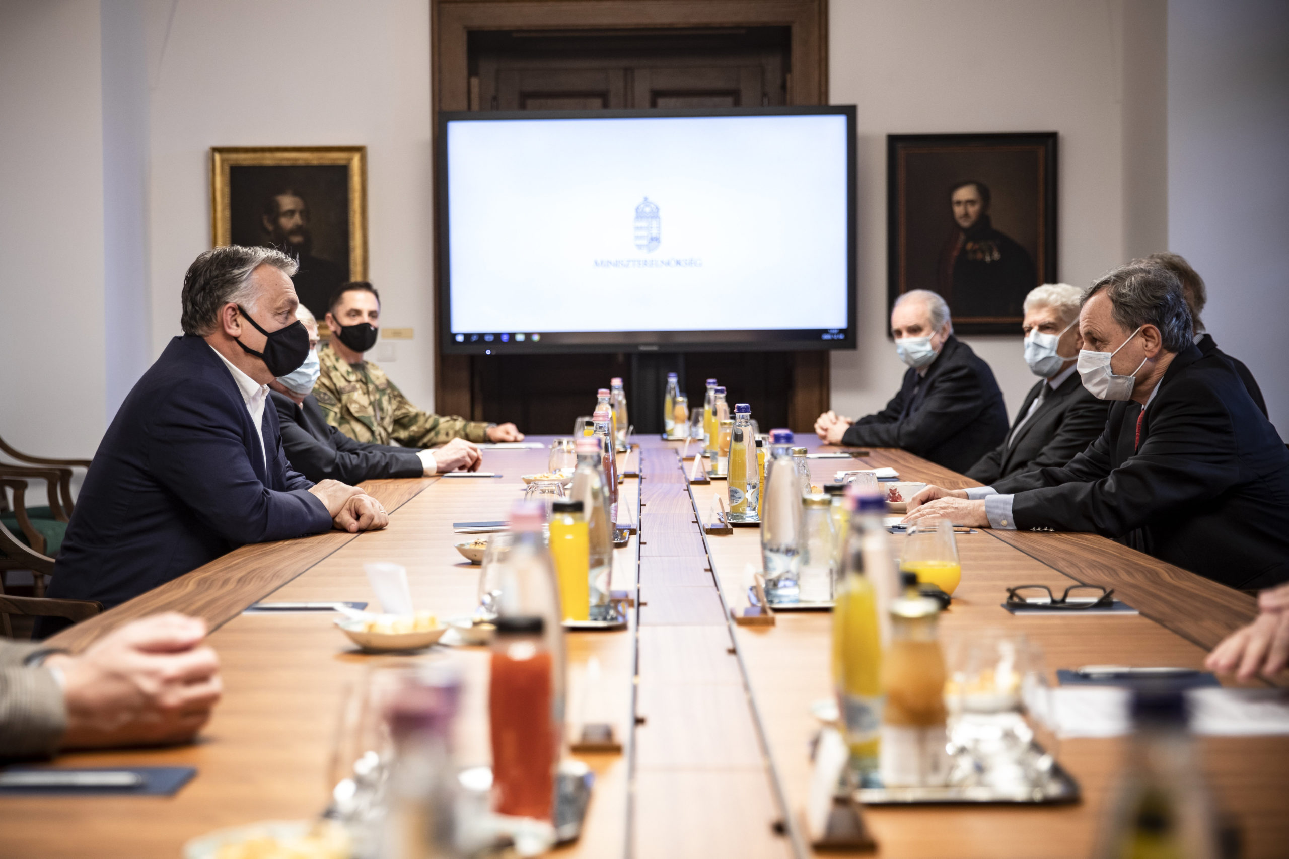 Orbán Viktor folytatta konzultációsorozatát a járványügyi védekezés következő lépéseiről