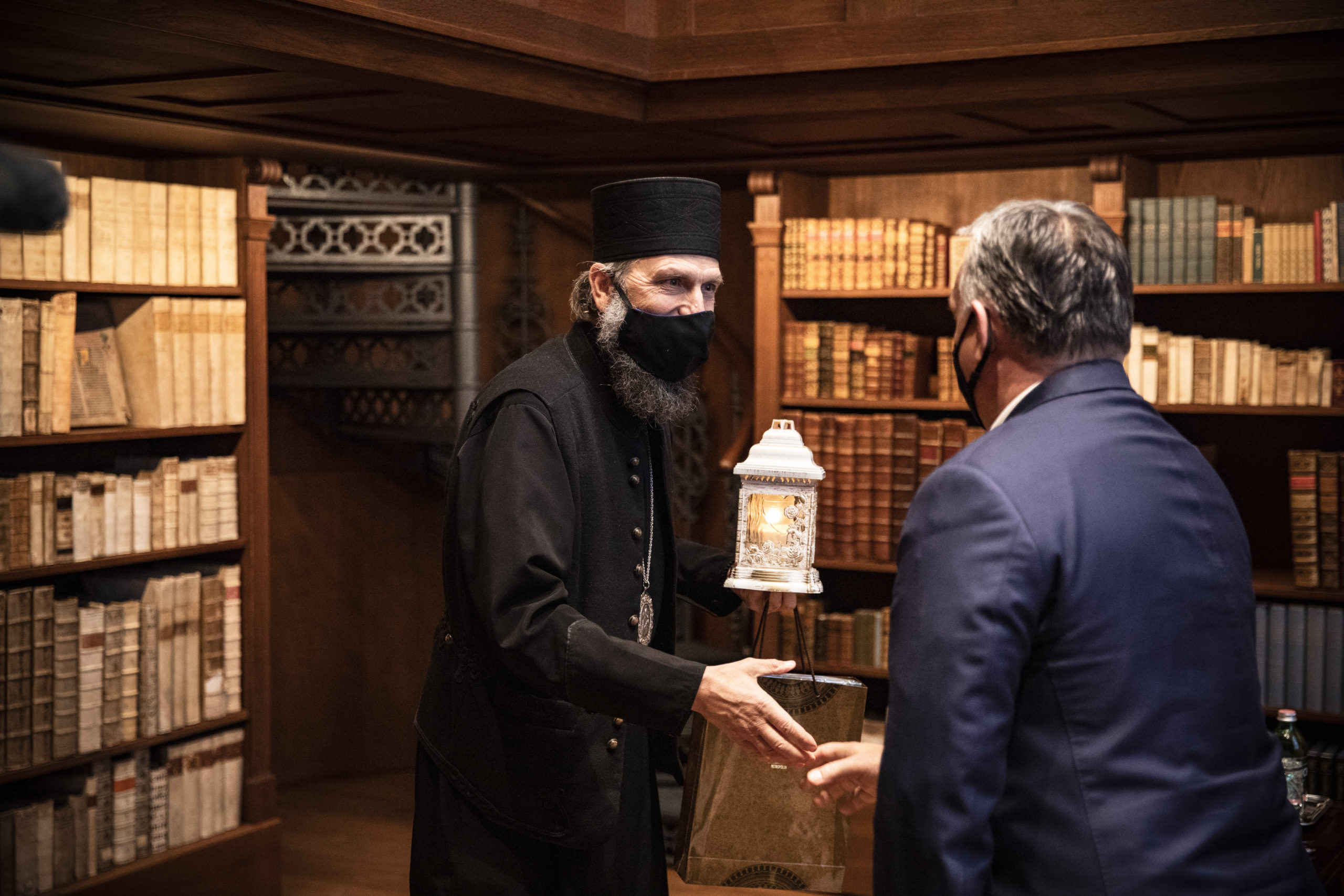 Orbán Viktor átvette a betlehemi békelángot