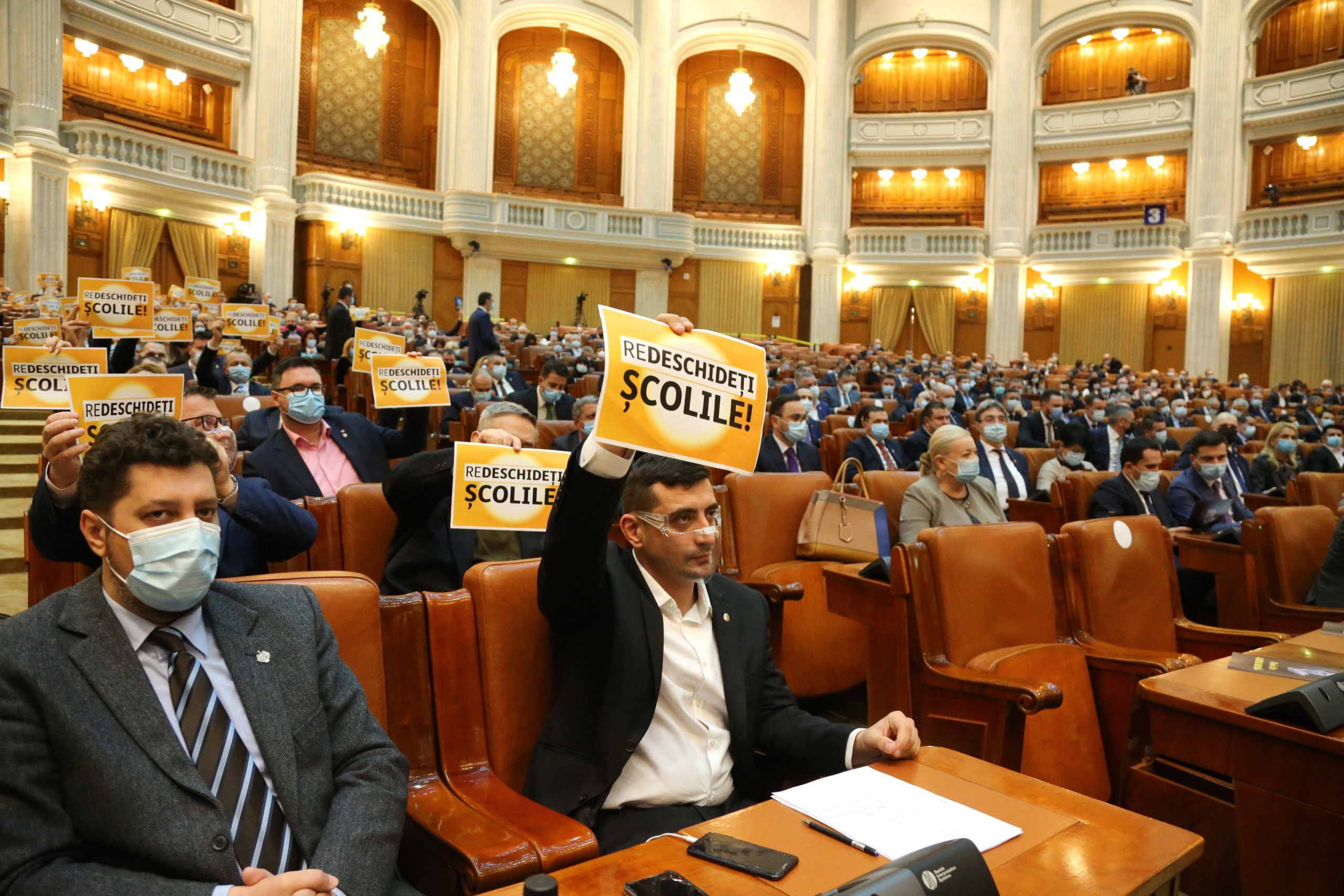 Bizalmat szavazott a román parlament Florin Citu kormányának
