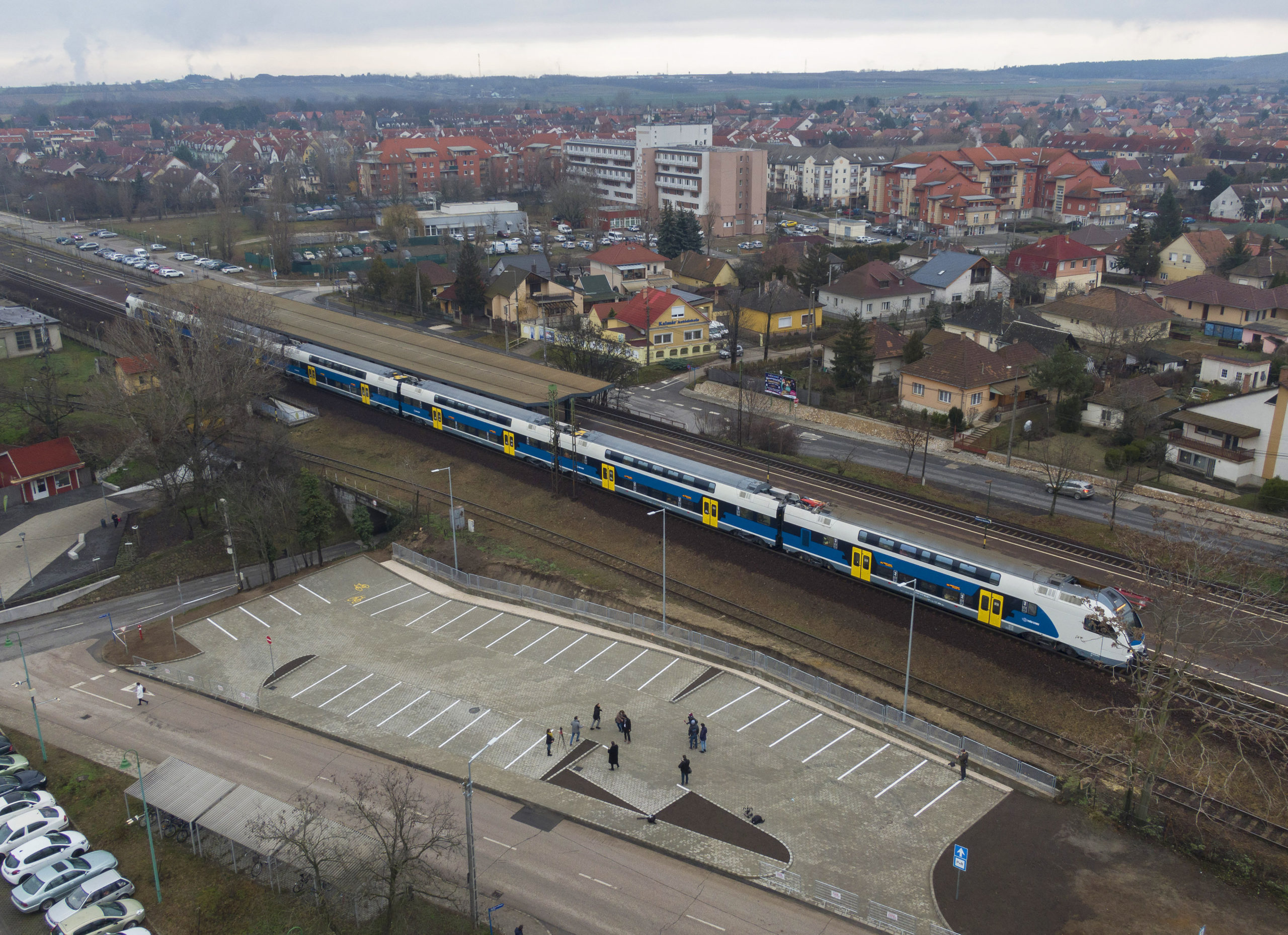 Átadták Dunakeszin az új P+R parkoló és kerékpártárolót