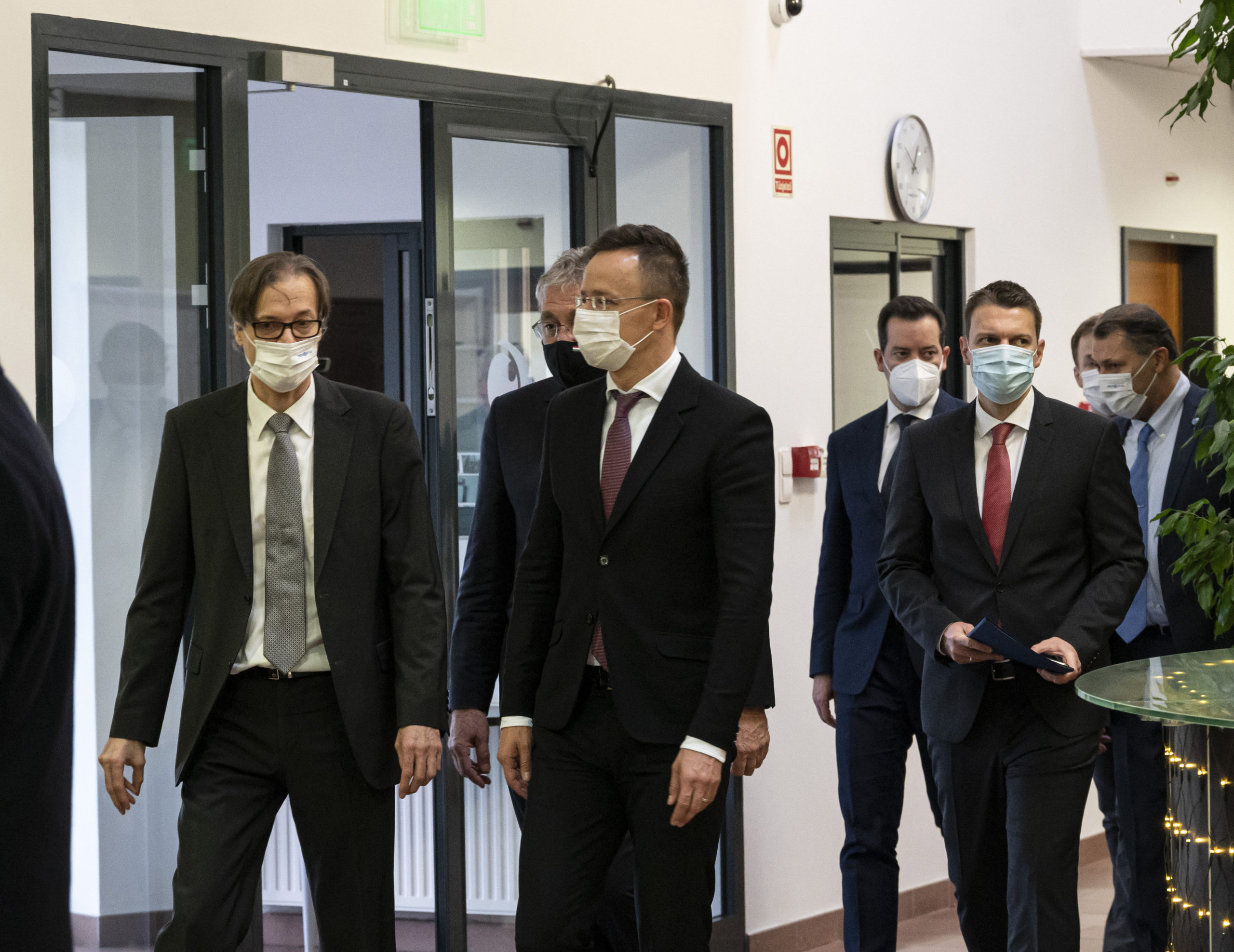 Szijjártó Péter: új üzemcsarnokot épít Zsámbékon a Medicontur Kft.