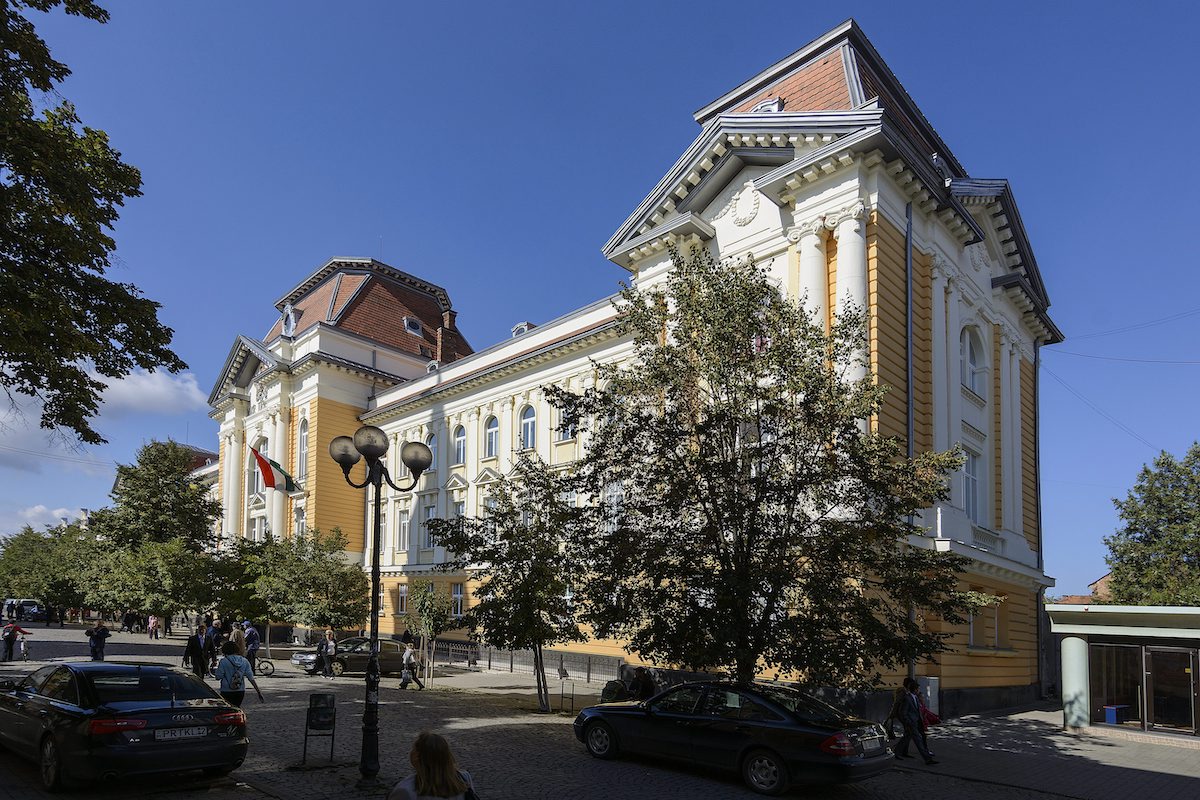 Miért éppen a magyarok, miért éppen most?