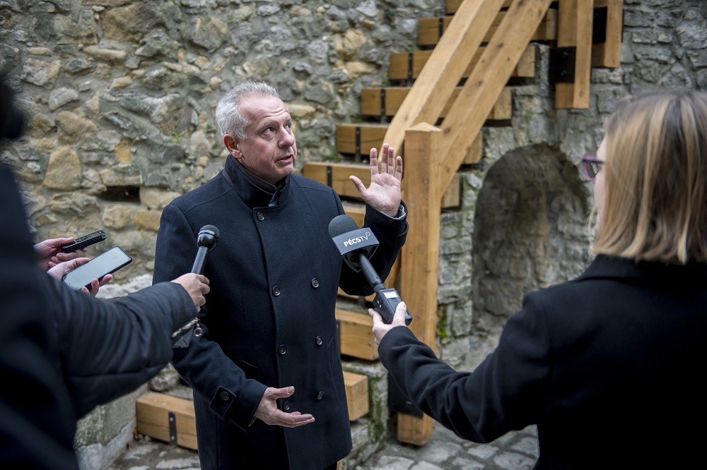 Pécs Aktuál: a pécsi polgármestert saját támogatói bírálják