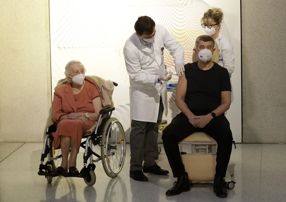 Andrej Babis megkapta a védőoltást