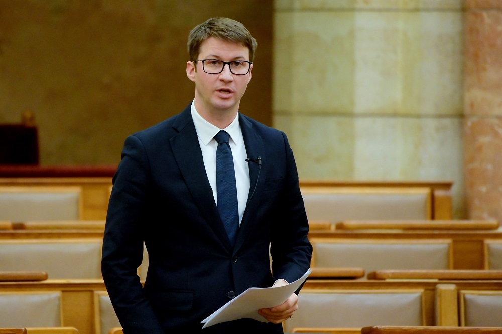 Fidesz: a vakcina ügyét nem lehet politikai kérdéssé tenni