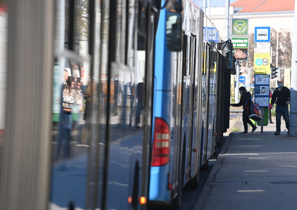 „A szállítási határidő három napja lejárt, a BKV-buszok sehol”