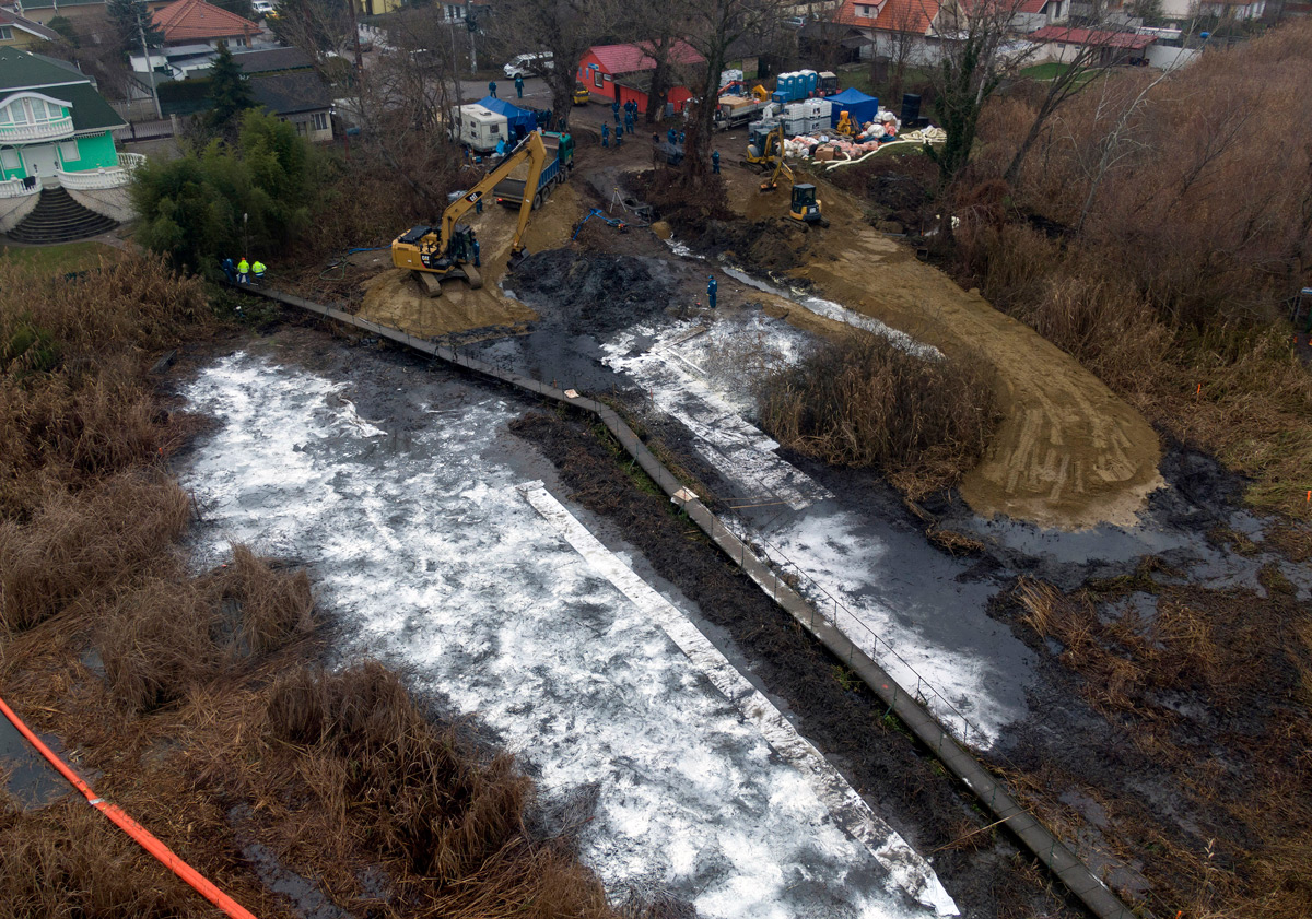 Kétmilliós nyomravezetői díj a dunai olajszennyezés ügyében