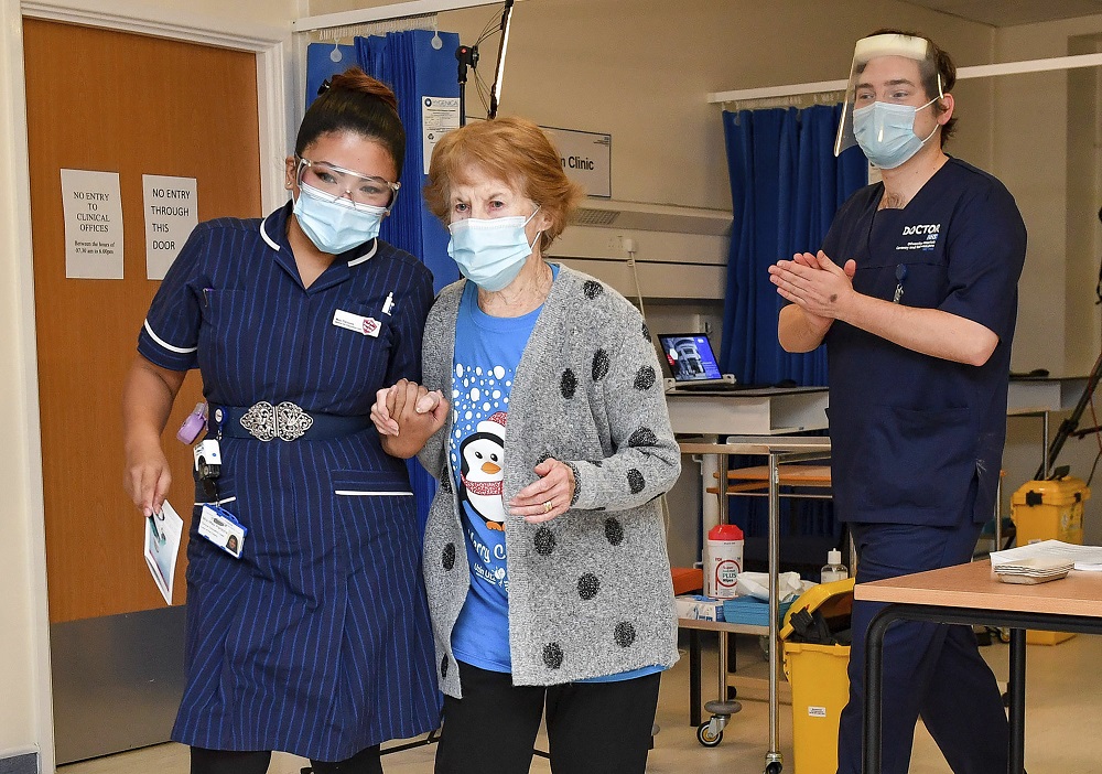 Boris Johnson: a legveszélyeztetettebb korosztály csaknem negyedét már beoltották