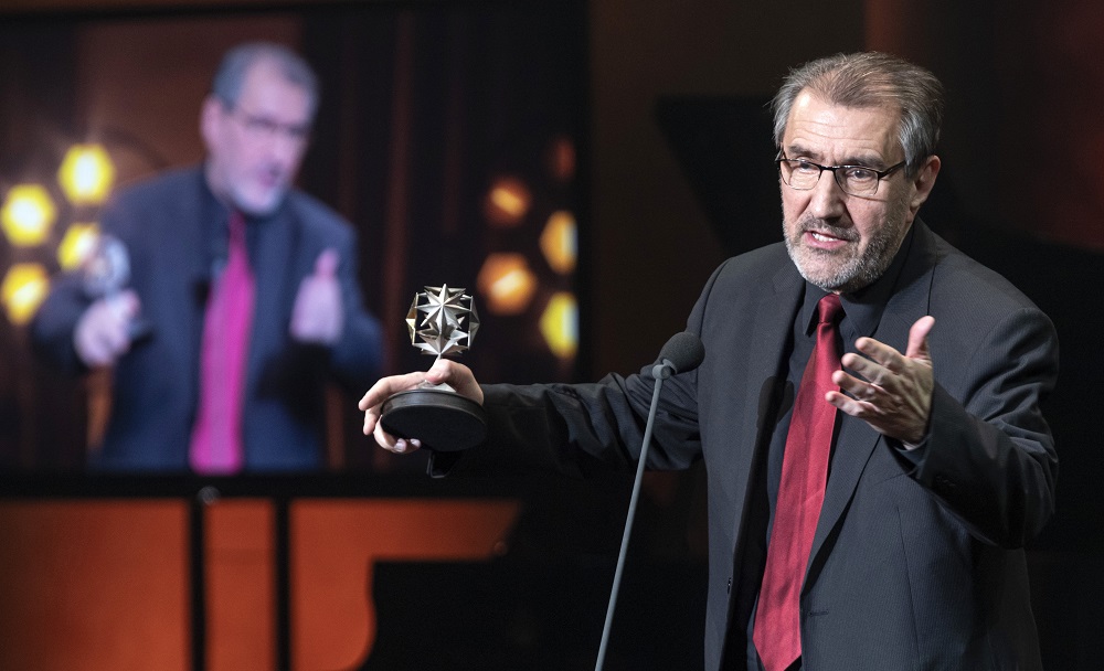 Huszonnégy színész karácsonyi verseket ad elő